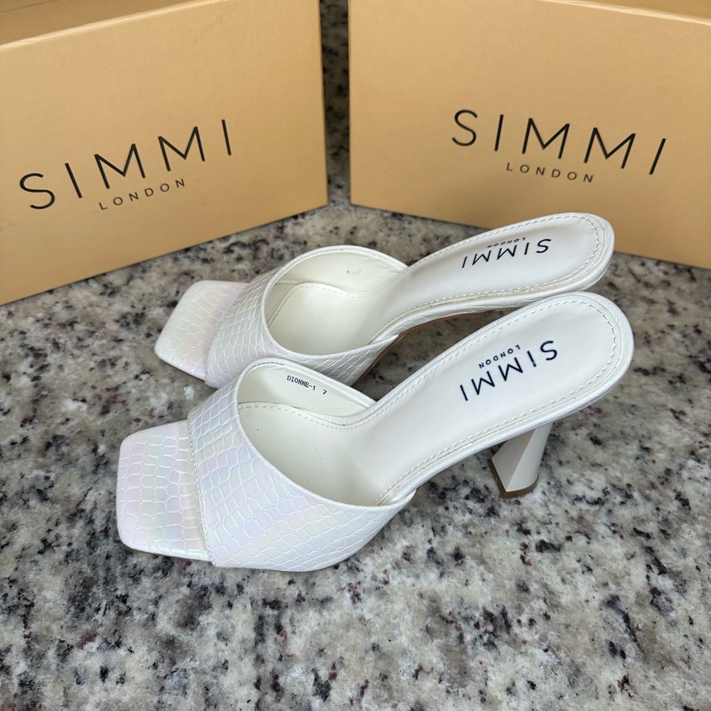 Bundle deal Simmi London Estelle heels size 9. One black pair one white pair. - Picture 4 of 7